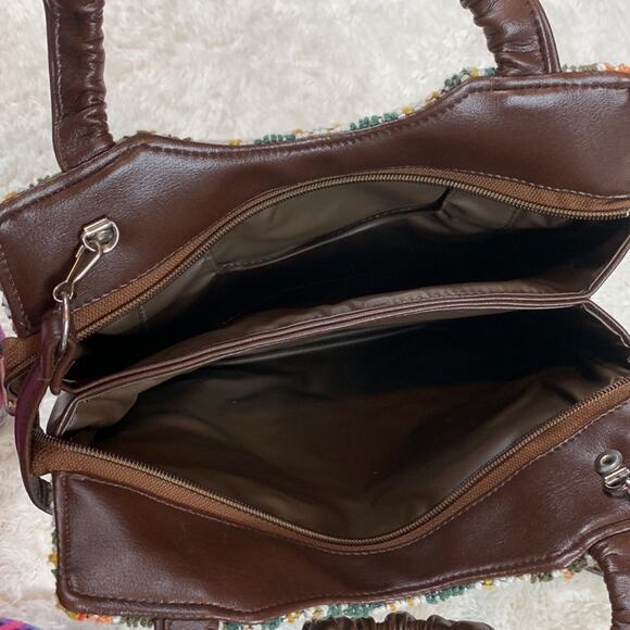 Needlepoint floral pattern hand or shoulder bag - Picture 9 of 10